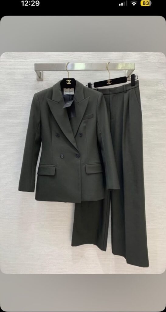 Tailleur pantalon croisé en laine et mohair