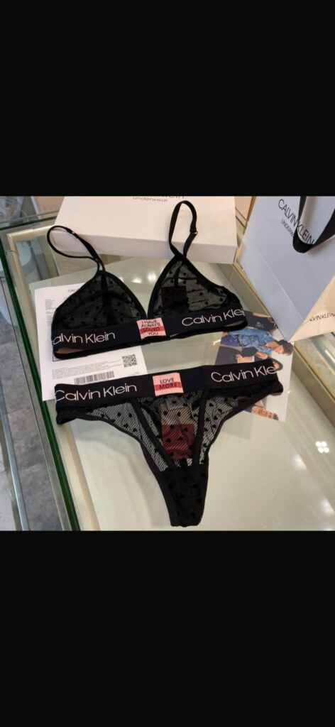 Ensemble sous-vetement en tulle noir à motifs pois
