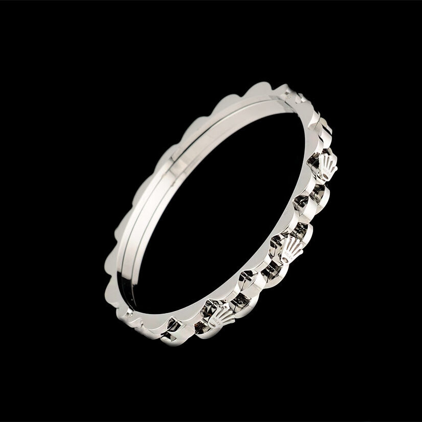 Bracelet jonc design iconique de la lunette cannelée