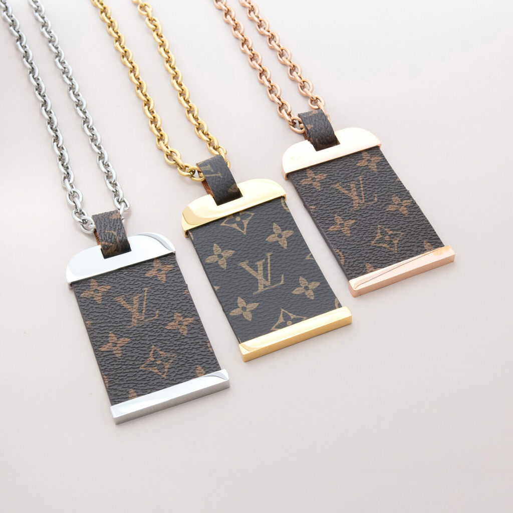 Pendentif plaque Monogram